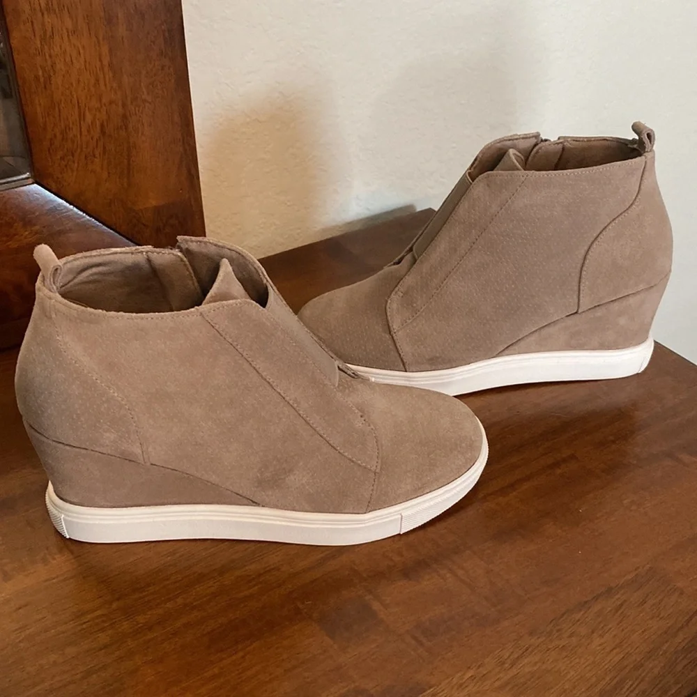 Blondo Gatsby Wedge Waterproof Sneakers Size 5.5 M